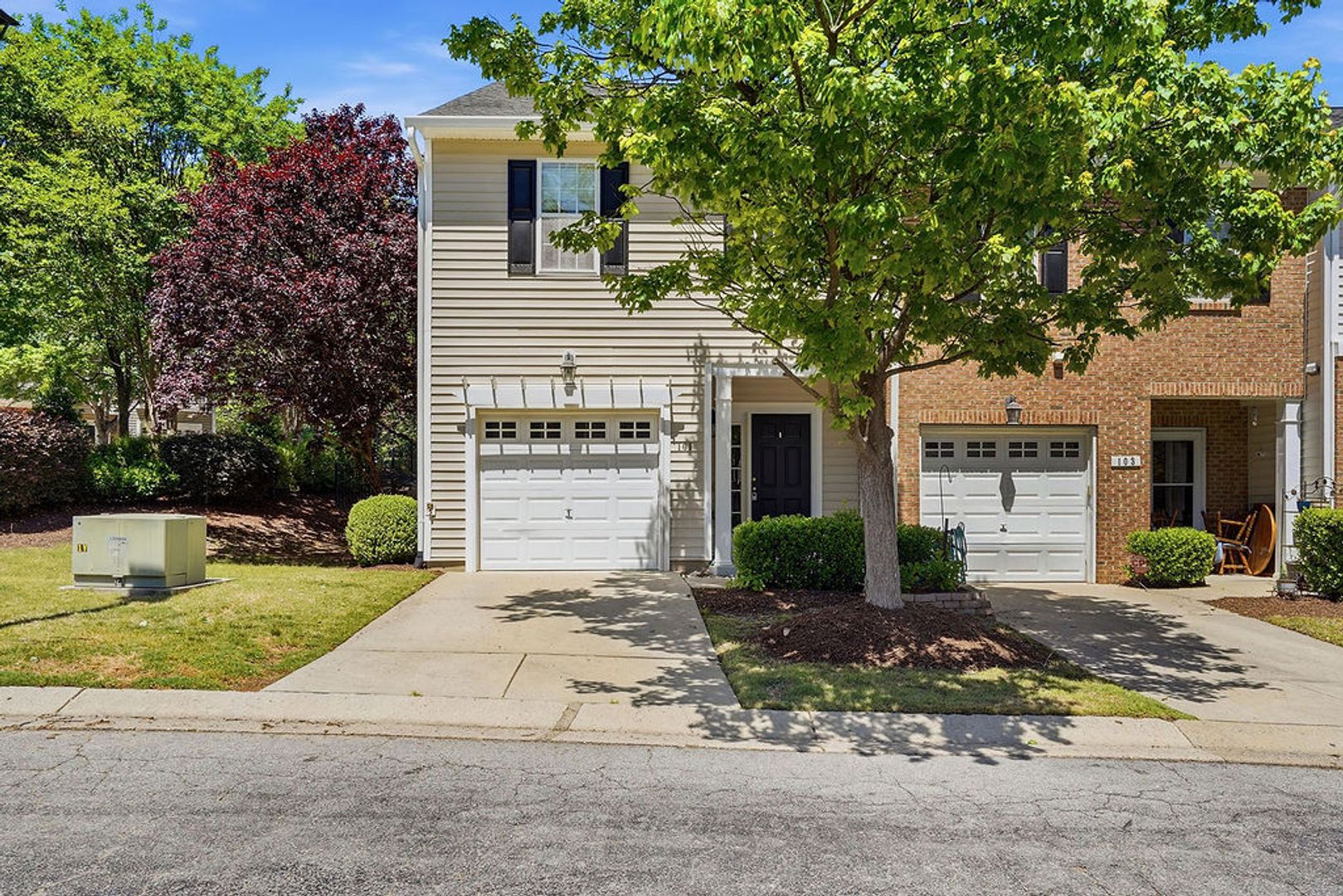 Apex Townhome: 101 Fanwood Ct.