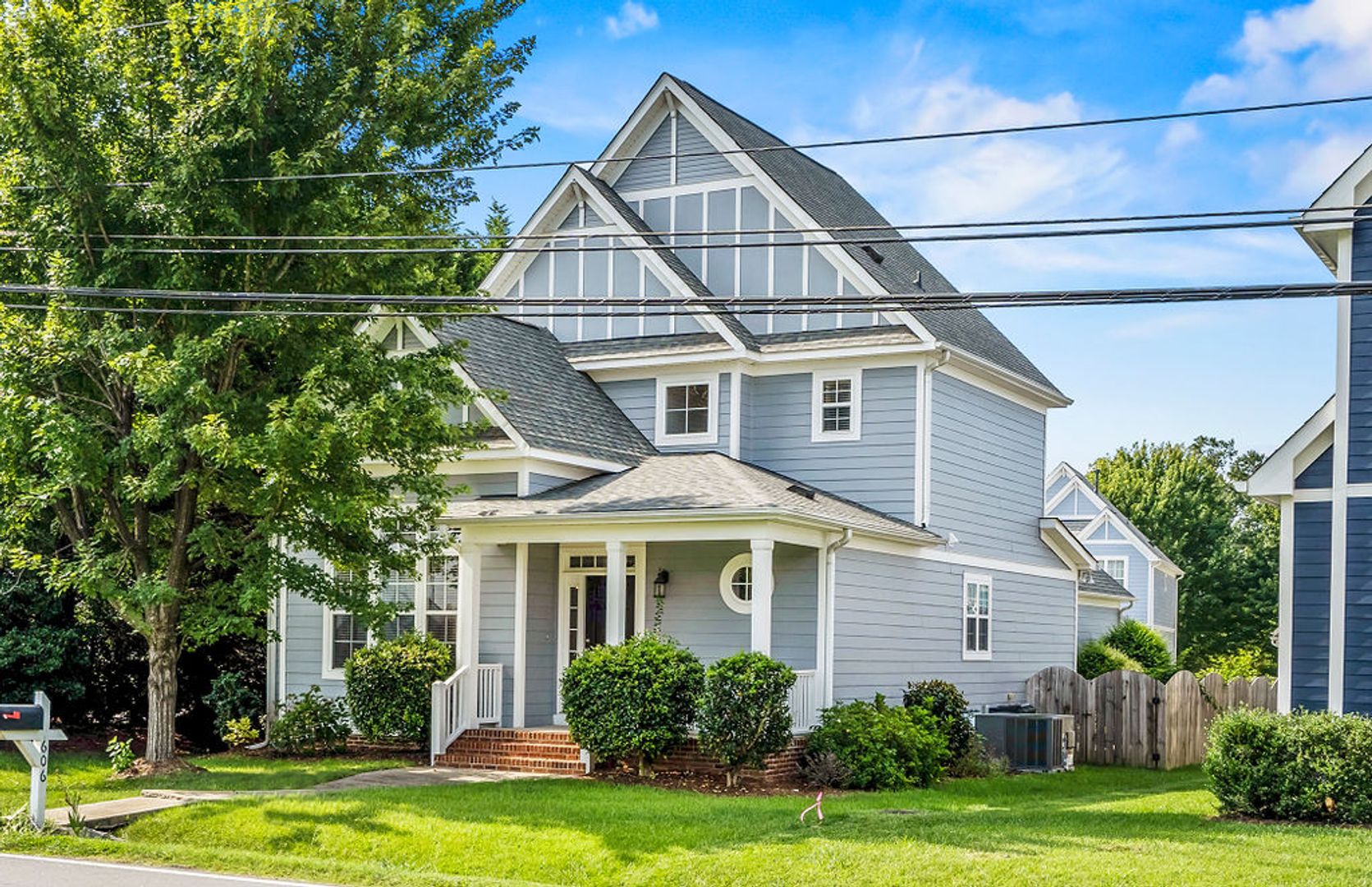 Apex House: 606 Center St.
