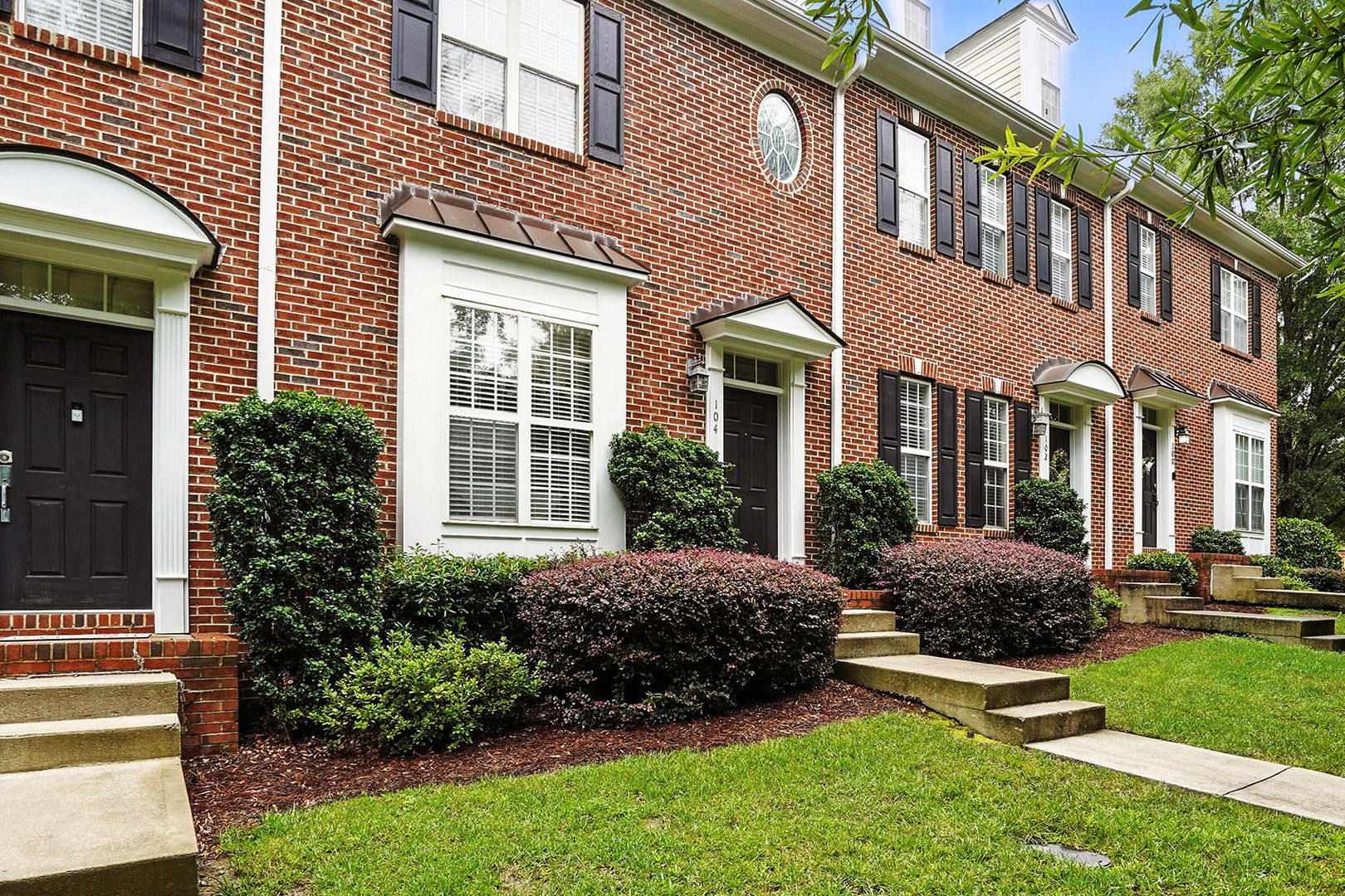 Holly Springs House: 104 W. Savannah Ridge Road