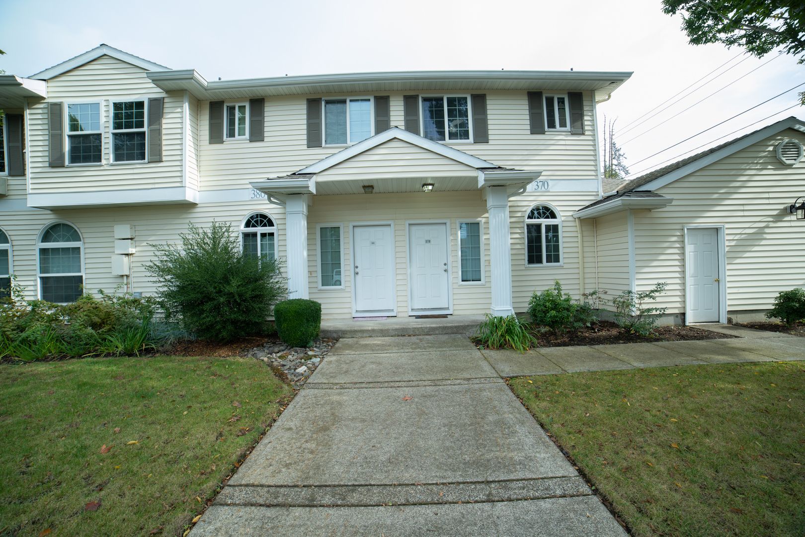 Canby Condo: 370 N Douglas St