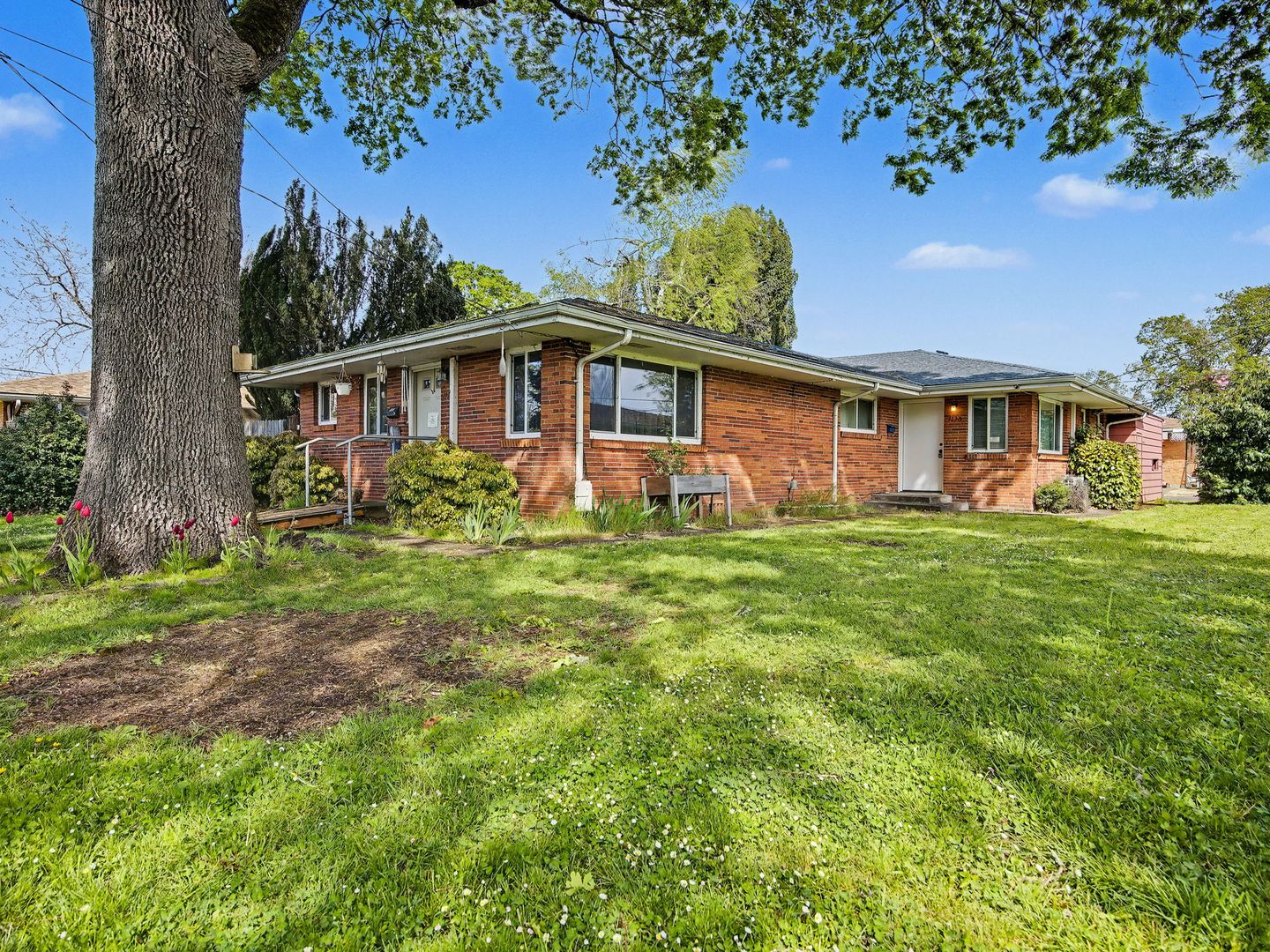 Salem Apartment: 1120-1130 17th St SE