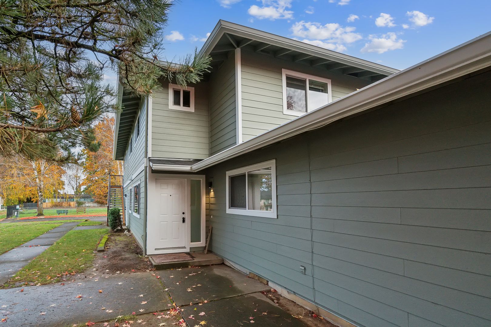 Gresham Condo: 3118 NE 16th St