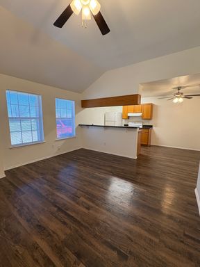 Charming 2BR Duplex – Comfort, Style & Convenience – photo 1
