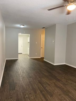 Affordable Elegance: 2 Bedroom Duplex in Prime Location – photo 1