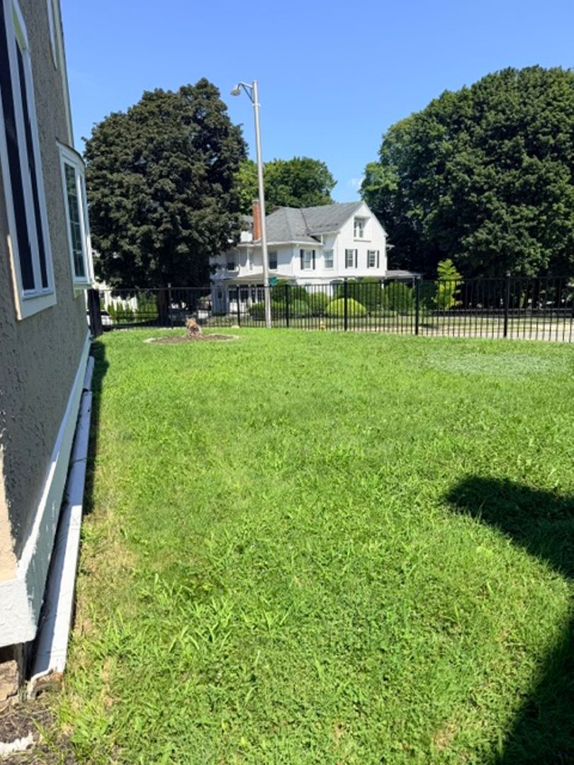 860 Pleasant Street 5 of 12