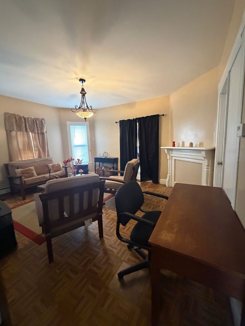Lowell Apartment: 190 Shaw Street