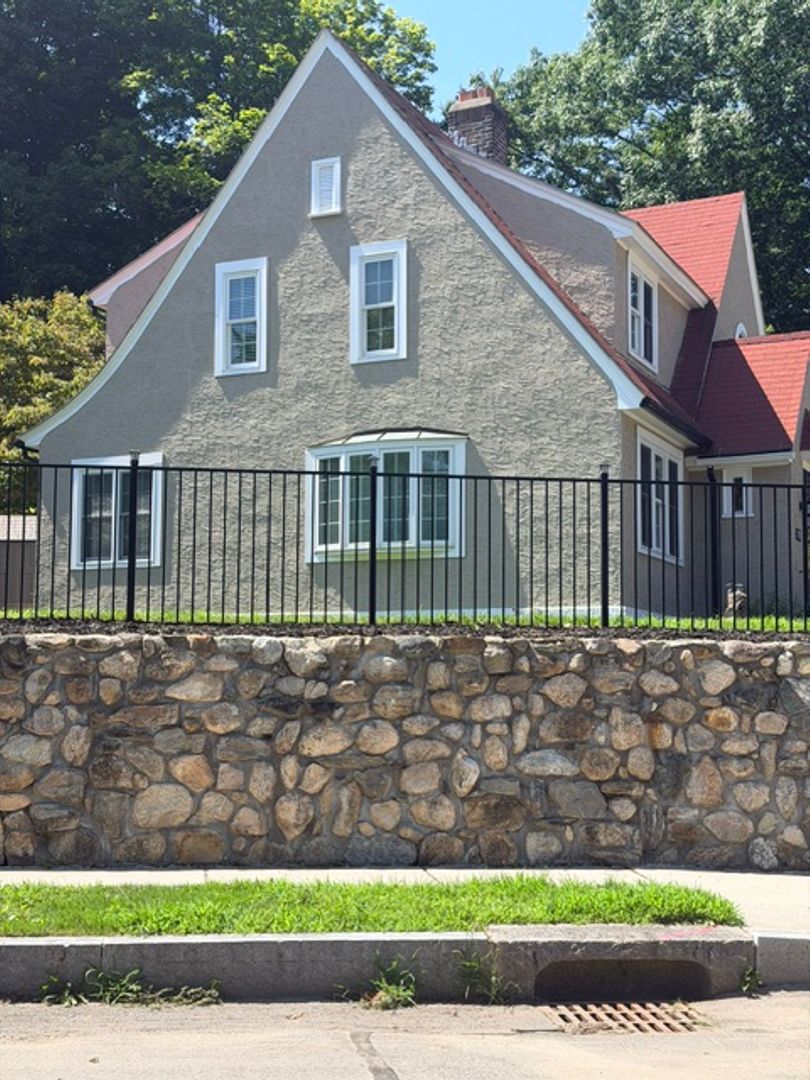 860 Pleasant Street 3 of 12