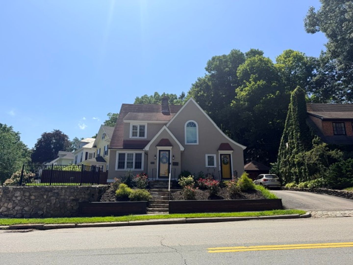 860 Pleasant Street 2 of 12