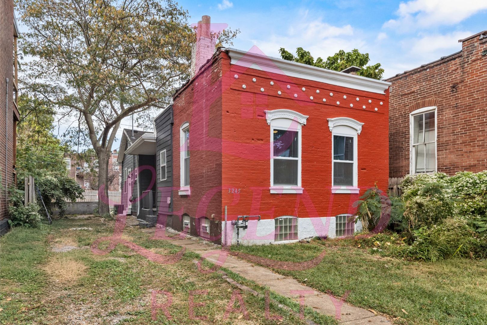 St. Louis House: 3245 Texas Avenue
