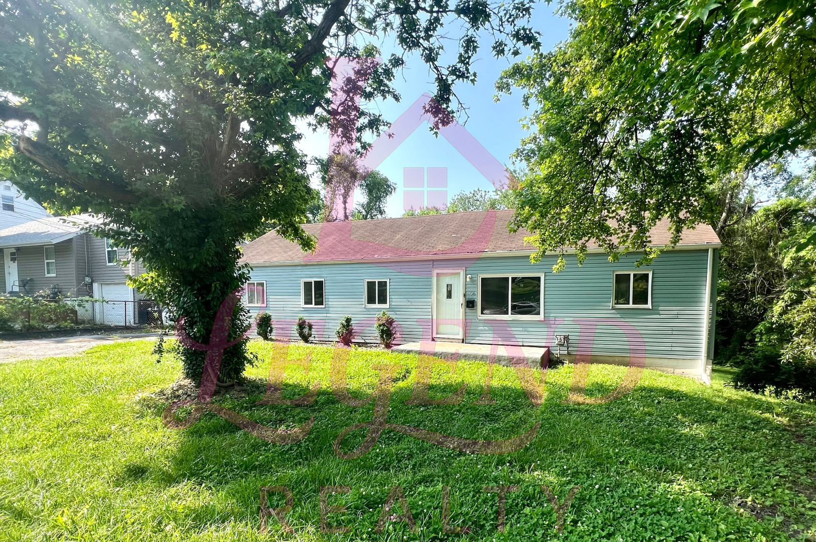 Saint Louis House: 456 Bluff Drive