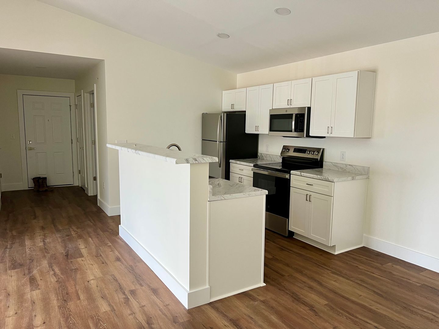 Grove City Apartment: 552 Ryder Court