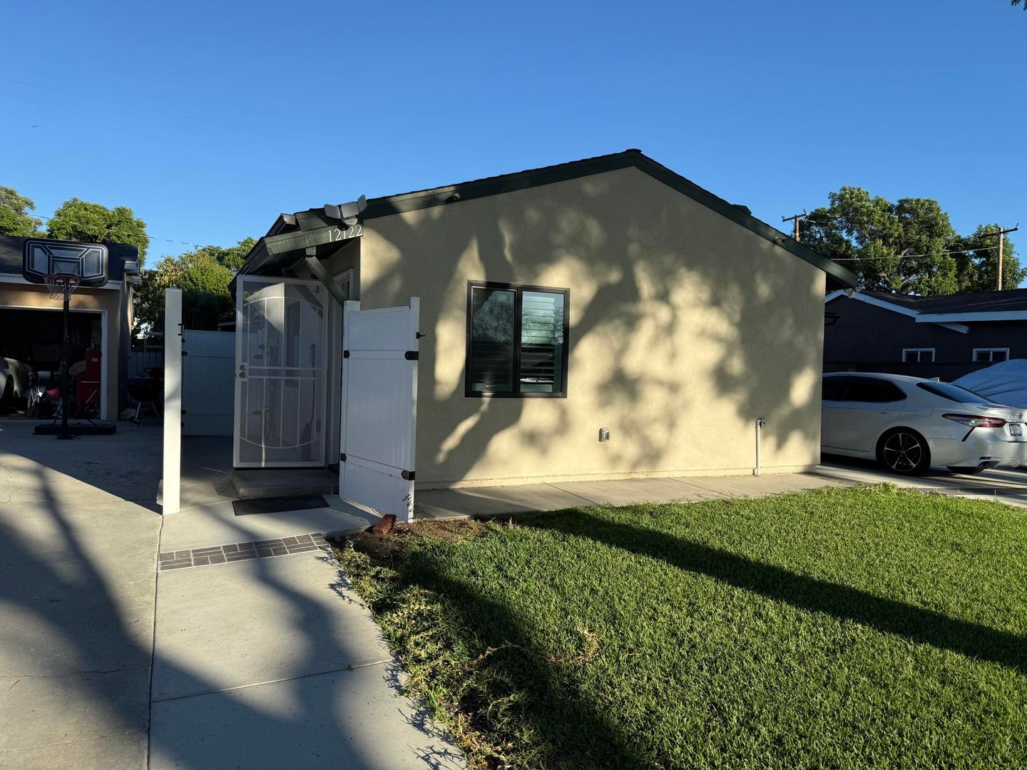 La Mirada House: 12122 Bluefield Ave