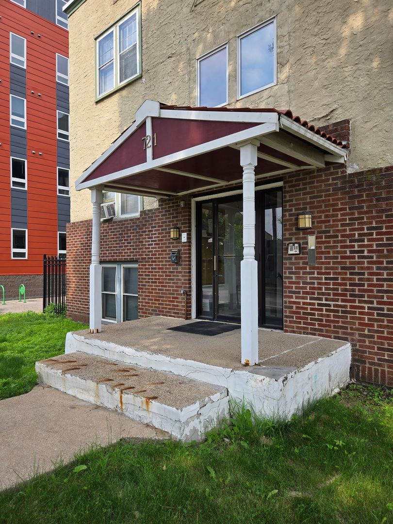 Minneapolis Apartment: 721 15th Avenue SE