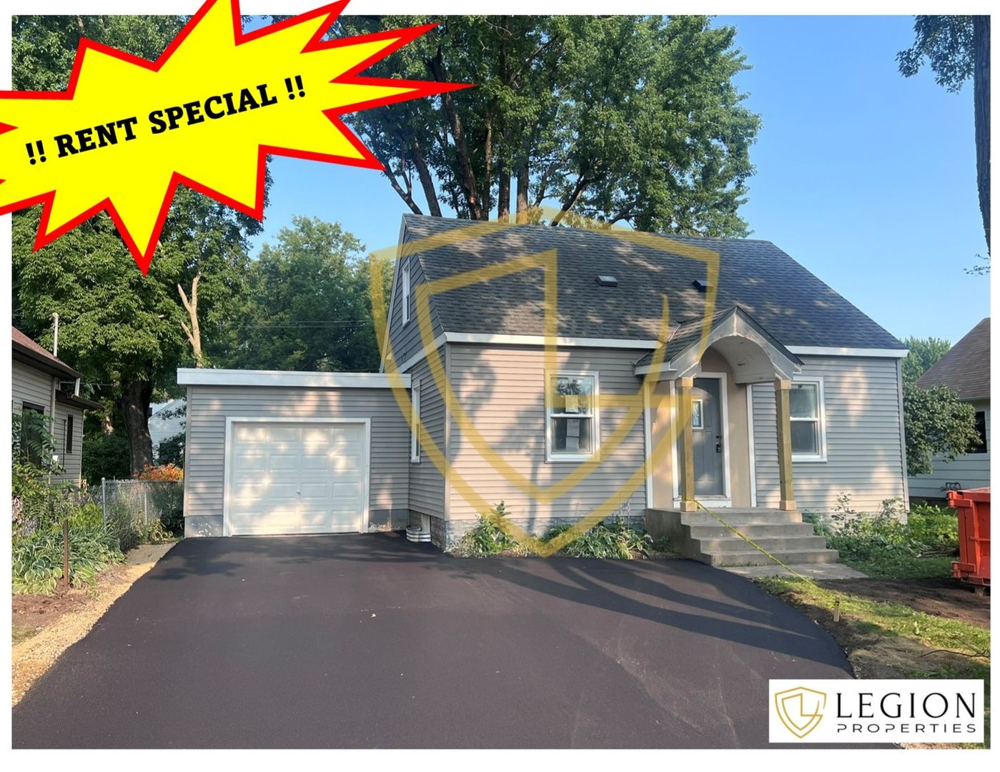 Cottage Grove House: 7431 Langly Avenue S