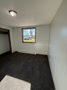 Spacious Newly Remodeled 2 Bedroom Apartment – photo 1