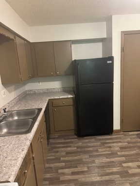 Spacious Newly Remodeled 2 Bedroom Apartment – photo 1