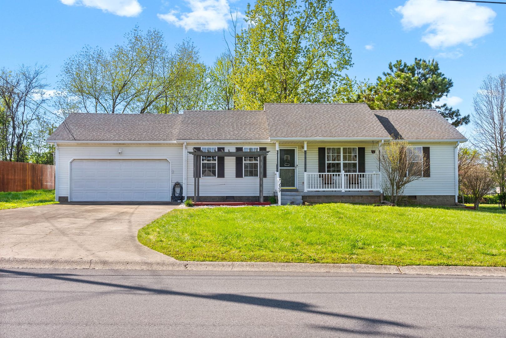 Oak Grove House: 239 Golden Pond Avenue