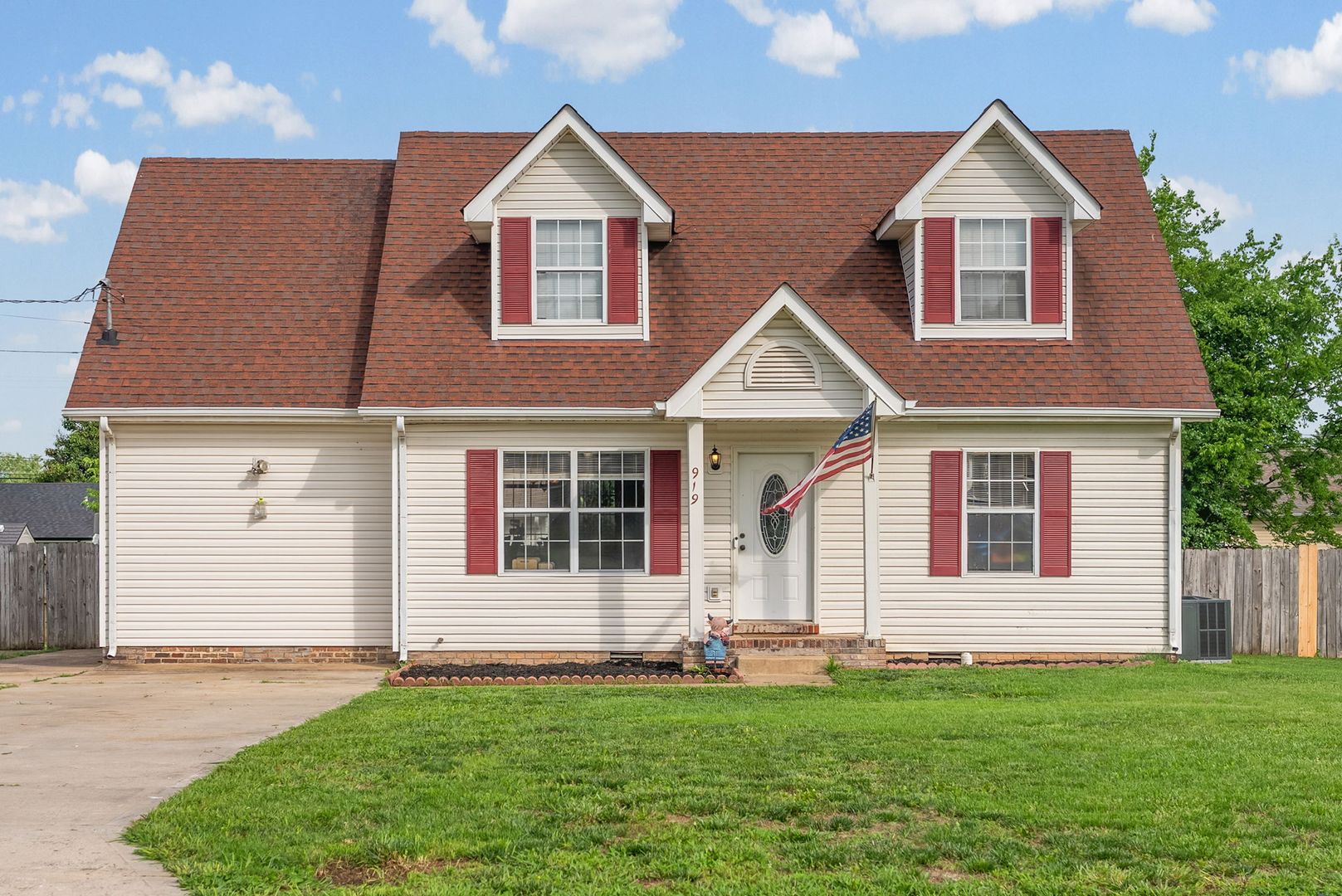 Oak Grove House: 919 Van Buren Ave