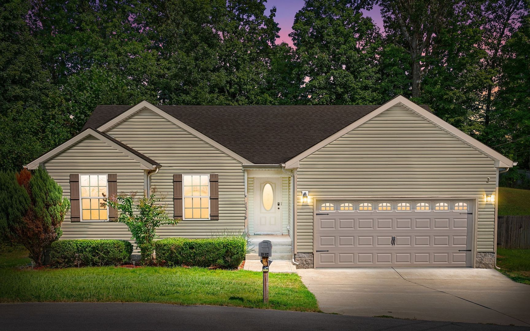 Clarksville House: 1314 Hand Drive
