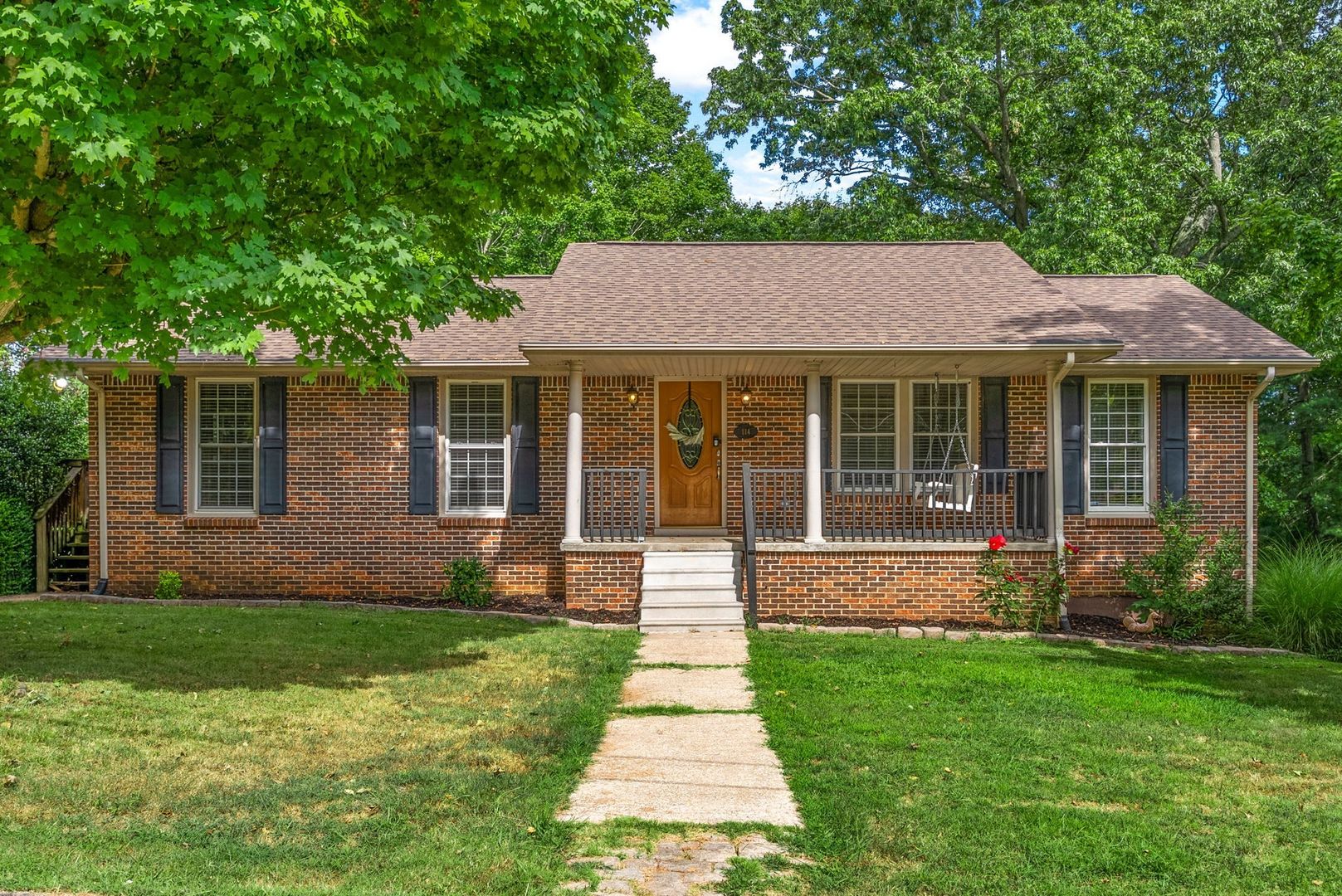 Dover House: 114 Hickory Hill Dr