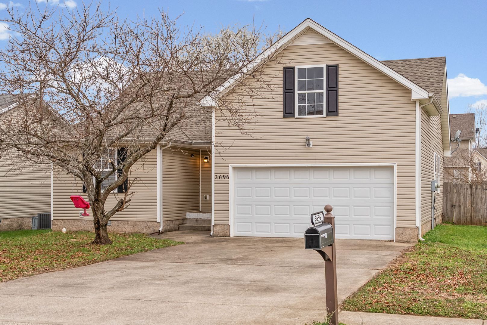 Clarksville House: 3696 Cindy Jo S