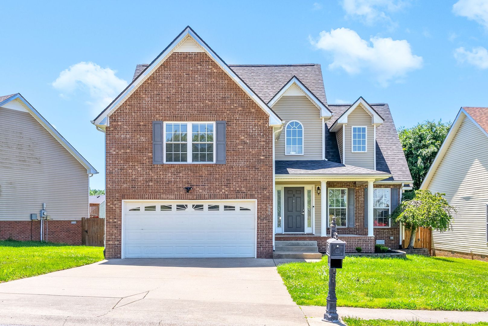 Clarksville House: 680 Foxfield Drive
