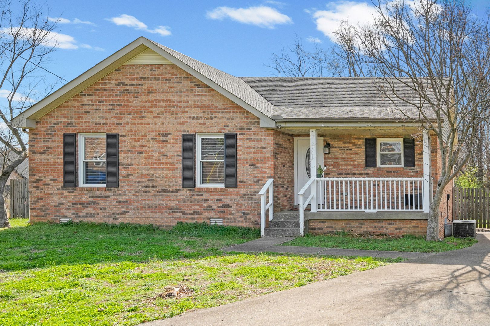 Clarksville House: 2701 E Copeland Ct.