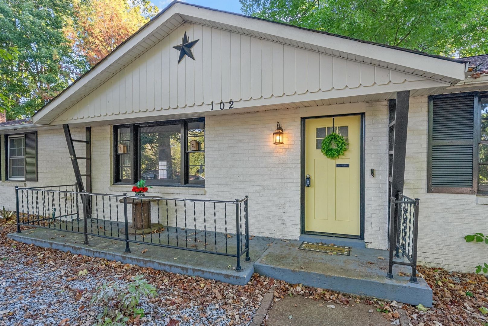 Clarksville House: 102 Preston Dr