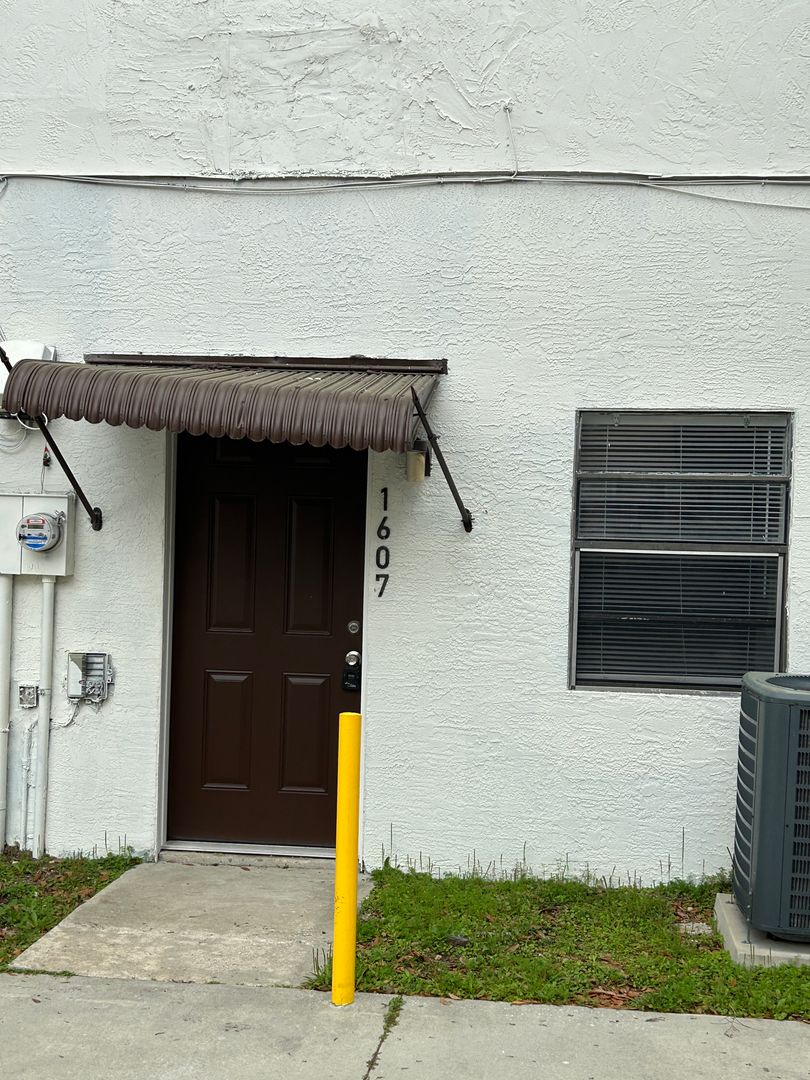 South Daytona Apartment: Northern Rd