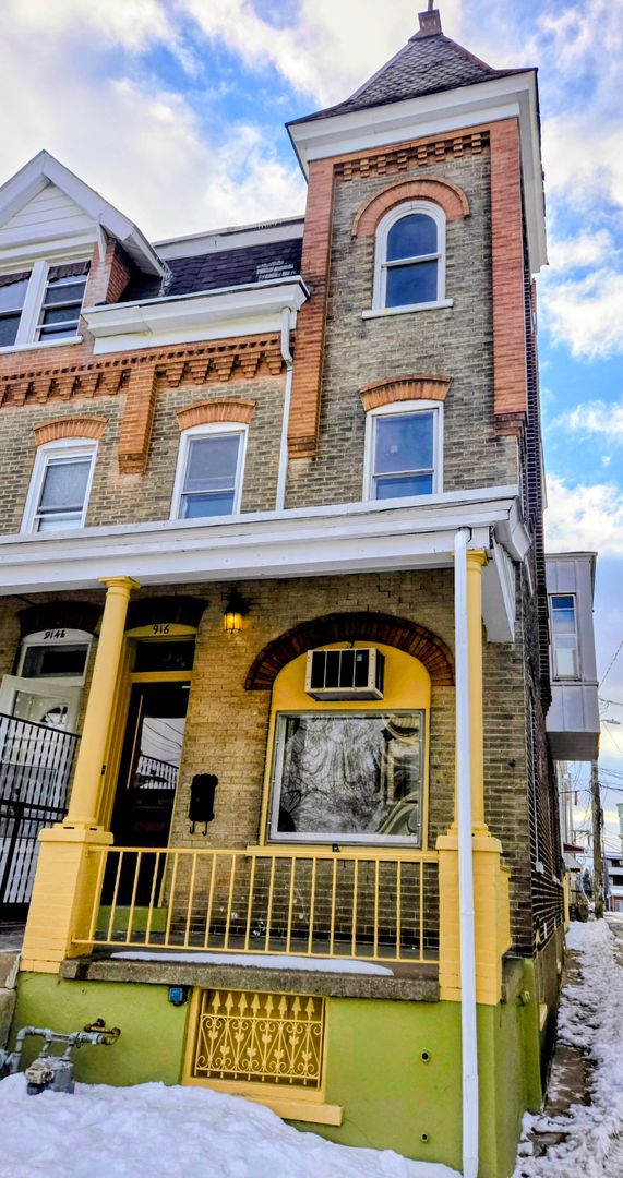 Allentown House: 916 Washington Street