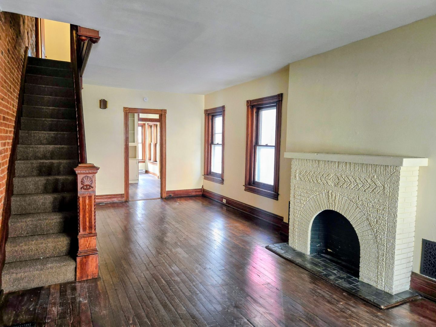 Allentown House: 916 Washington Street