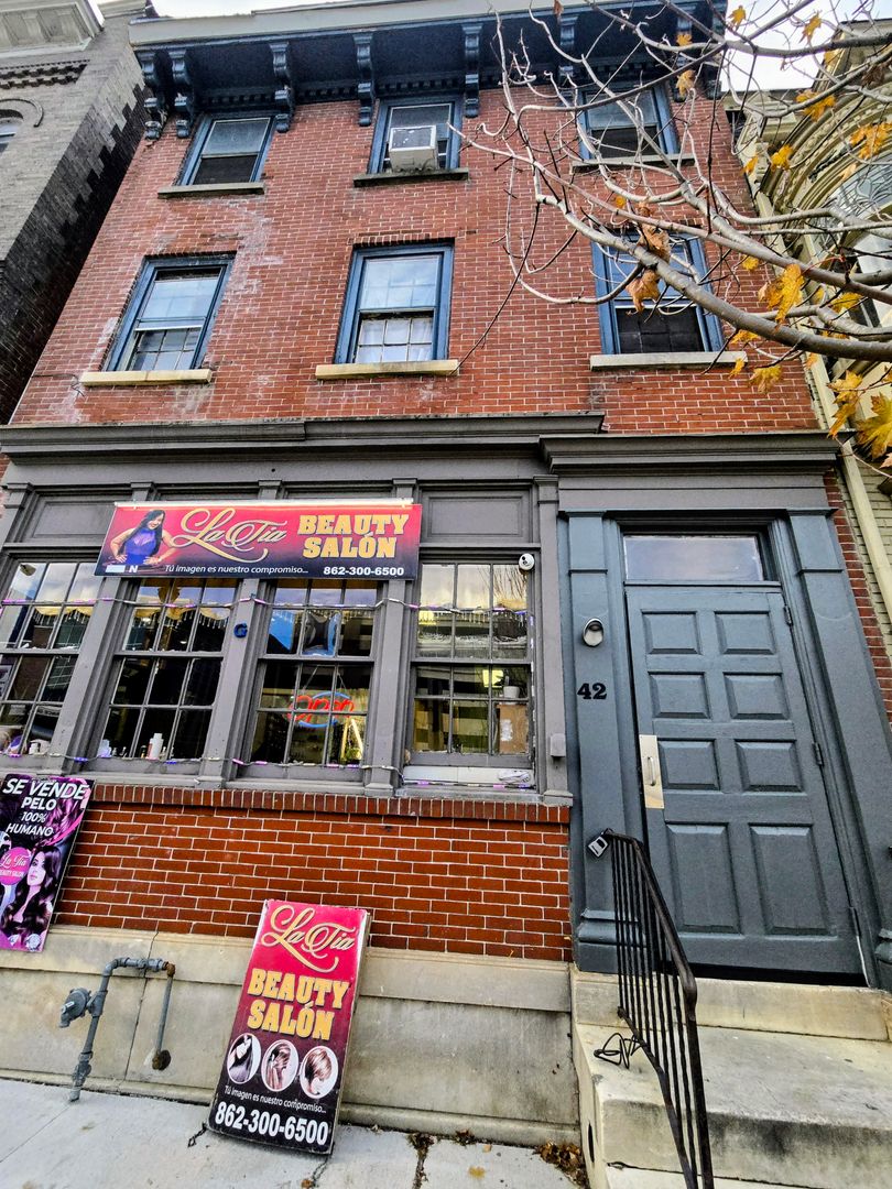 Allentown Apartment: 42 N. 8th Street