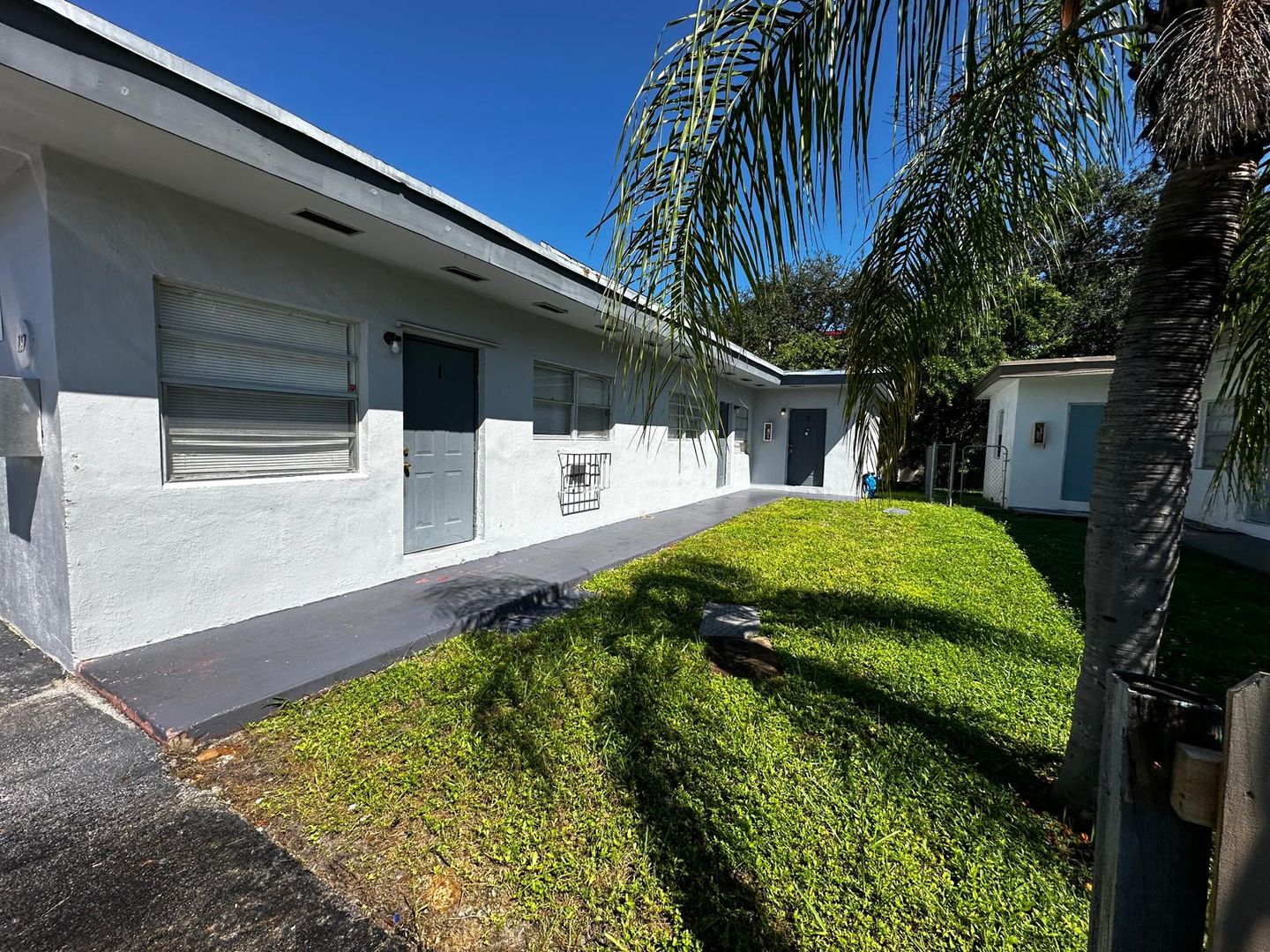 Dania Beach Apartment: 117 SW 5th CT