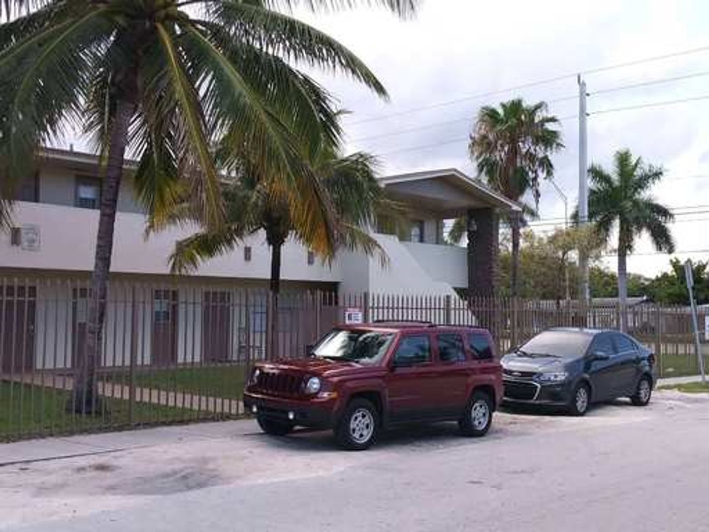 Miami Gardens Apartment: 18200 NW 20th Ave