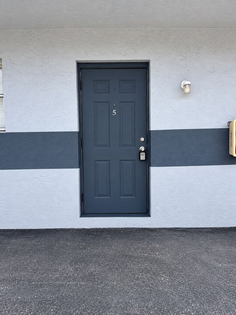 Miami Gardens Apartment: 1990 NW 183rd St