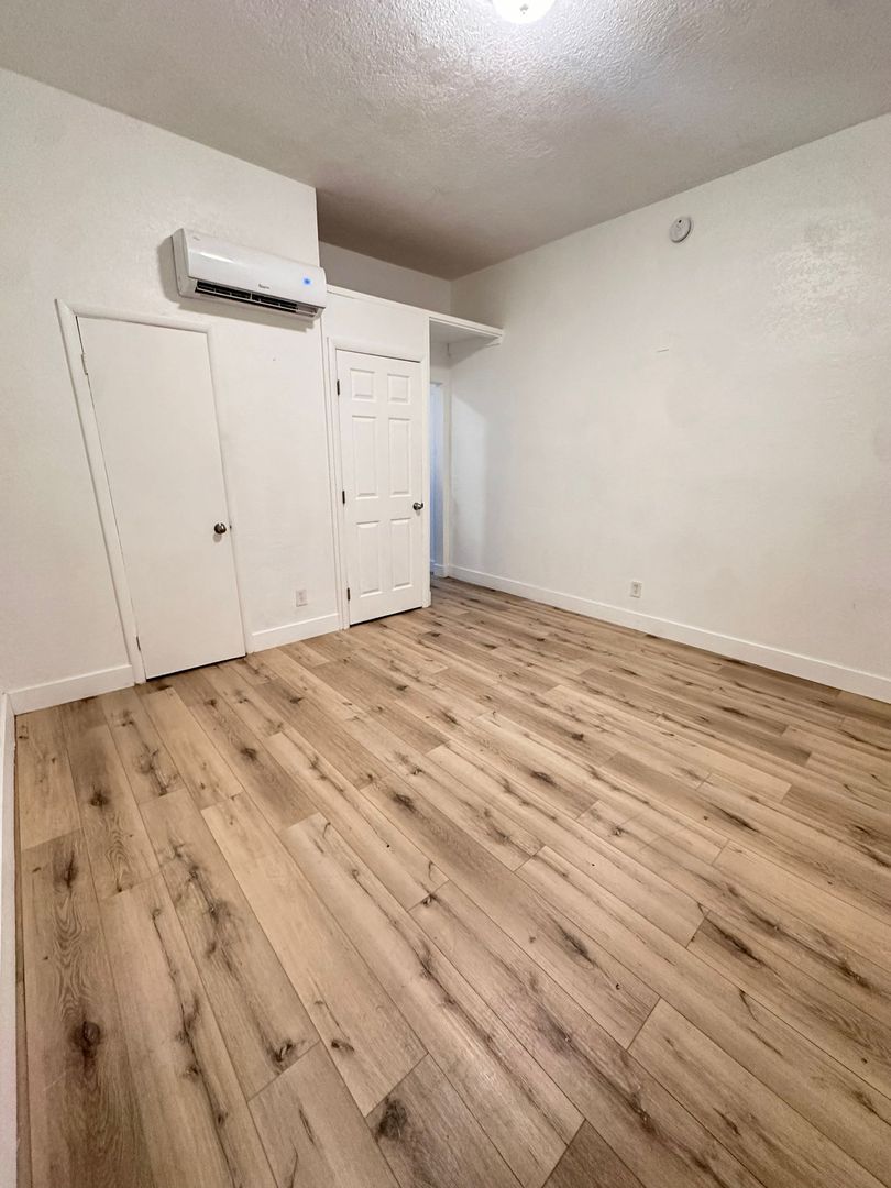 Hallandale Beach Apartment: 836 NW 10th St