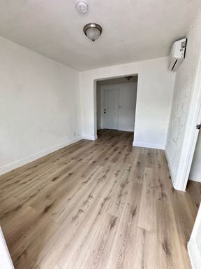Cozy 1/1 In Hallandale near Pembroke Rd – photo 1