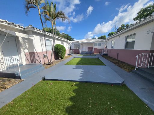 1/1 Cozy 1 Bedroom Triplex in East Hollywood – photo 1