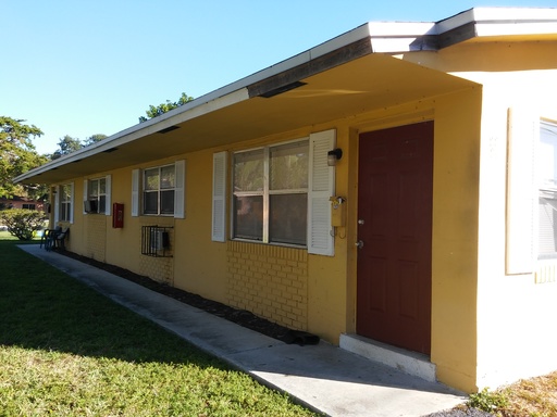 Spacious 2/1 in Hallandale – photo 1