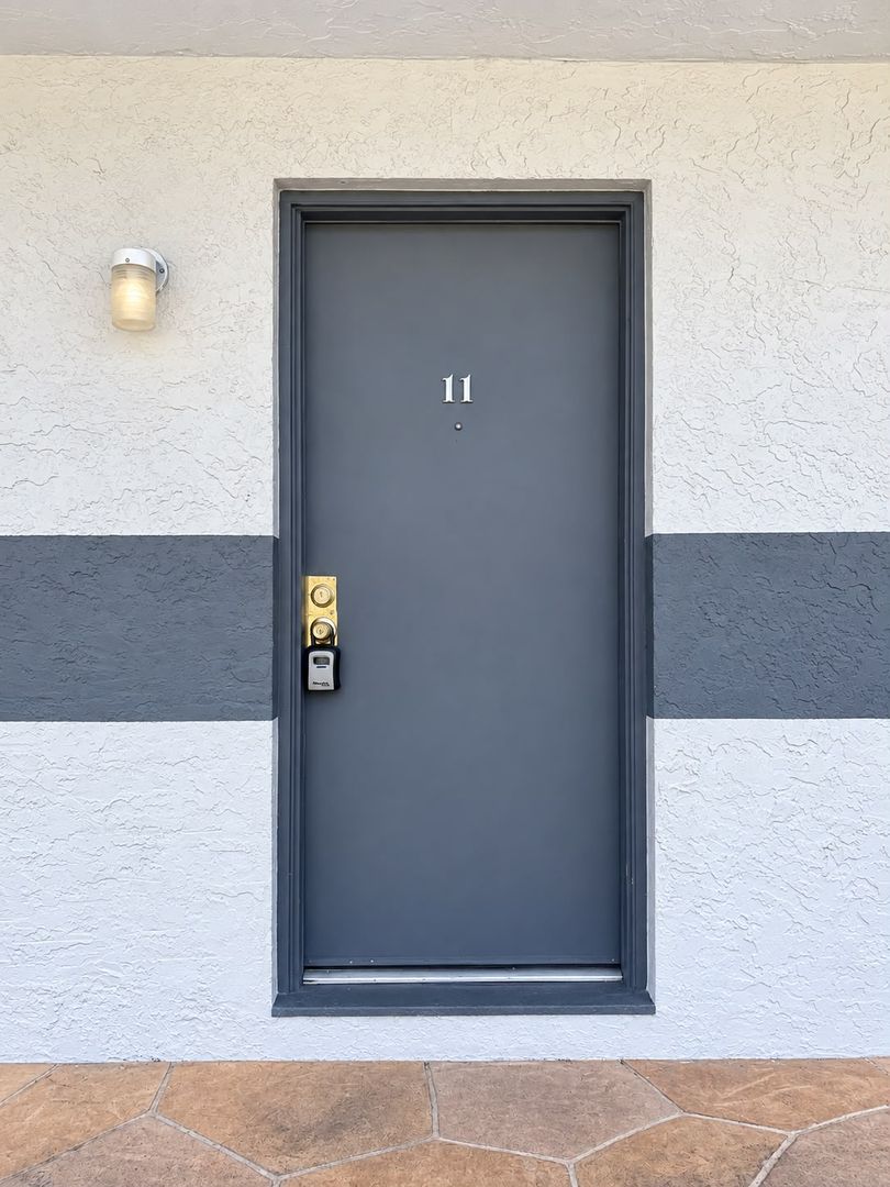Miami Gardens Apartment: 1990 NW 183rd St