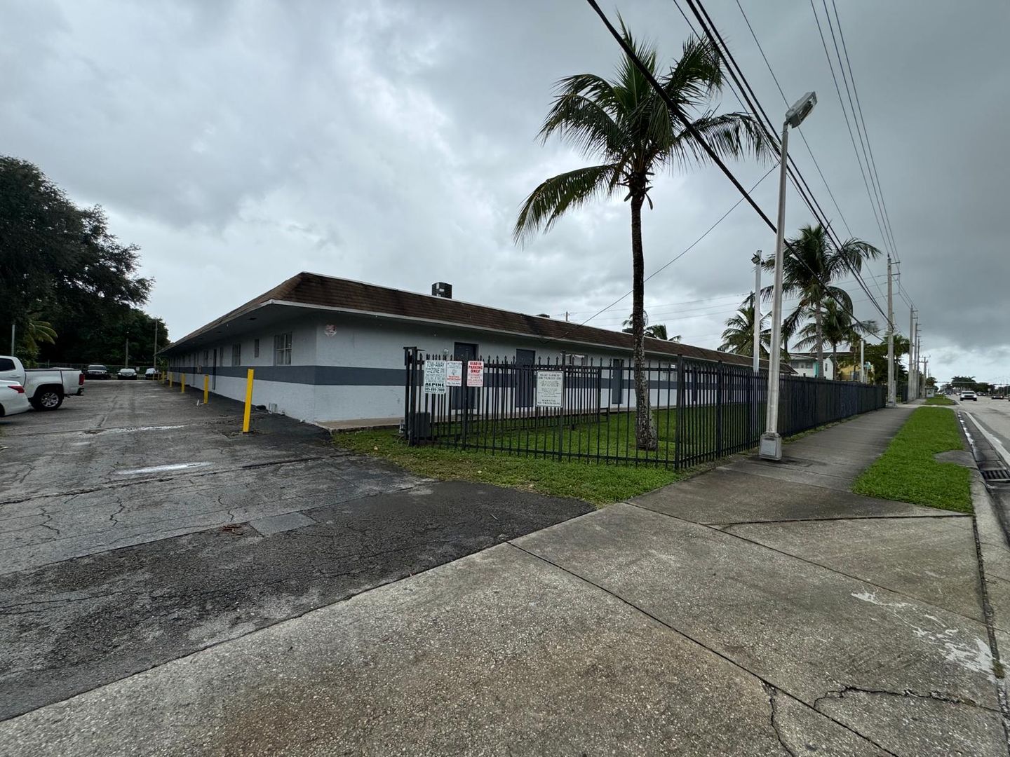 Miami Gardens Apartment: 1990 NW 183rd St