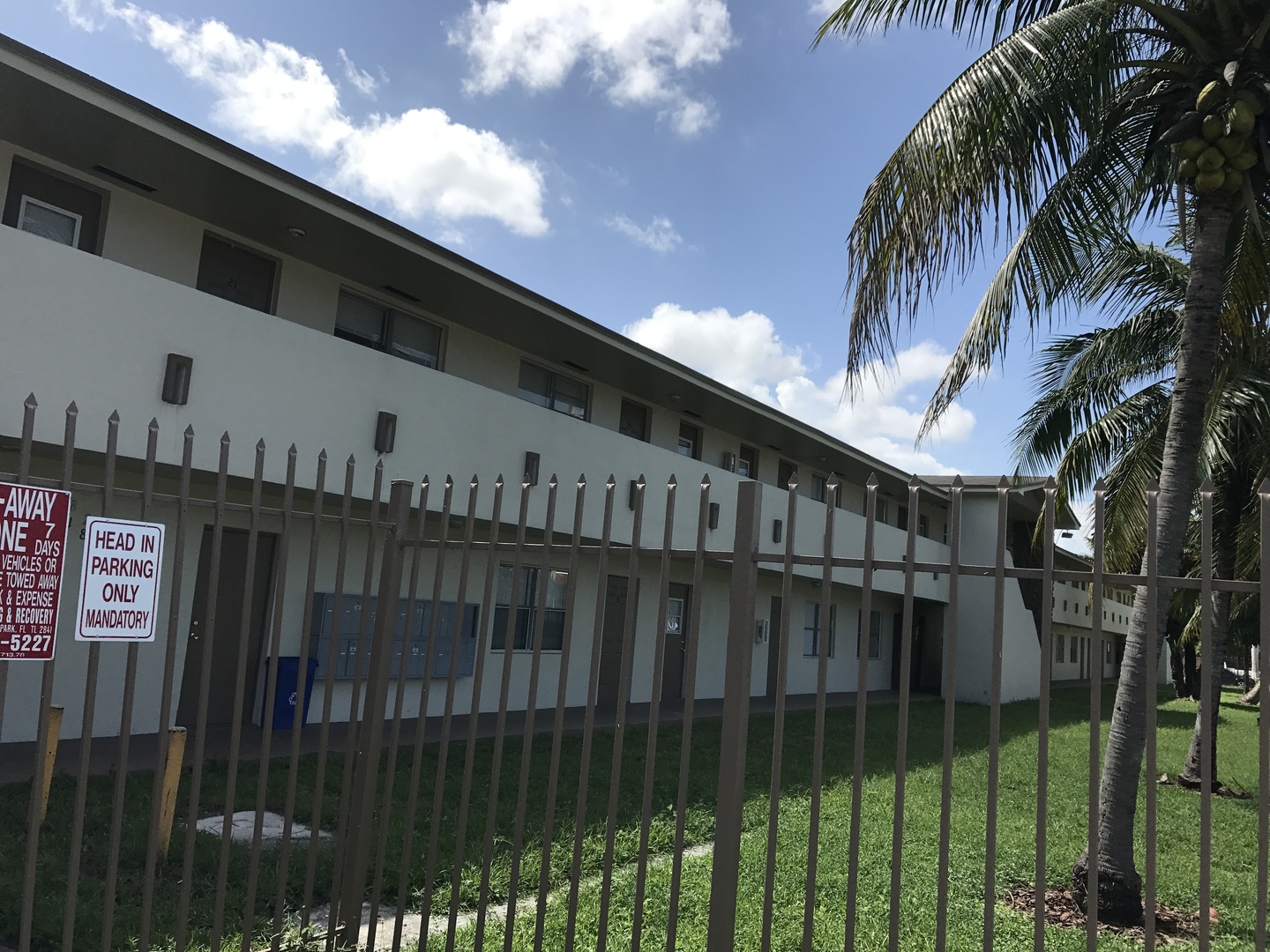 Miami Gardens Apartment: 18200 NW 20th Ave