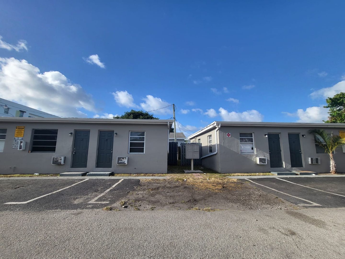 Hallandale Beach Apartment: 539 NW 1st Ave