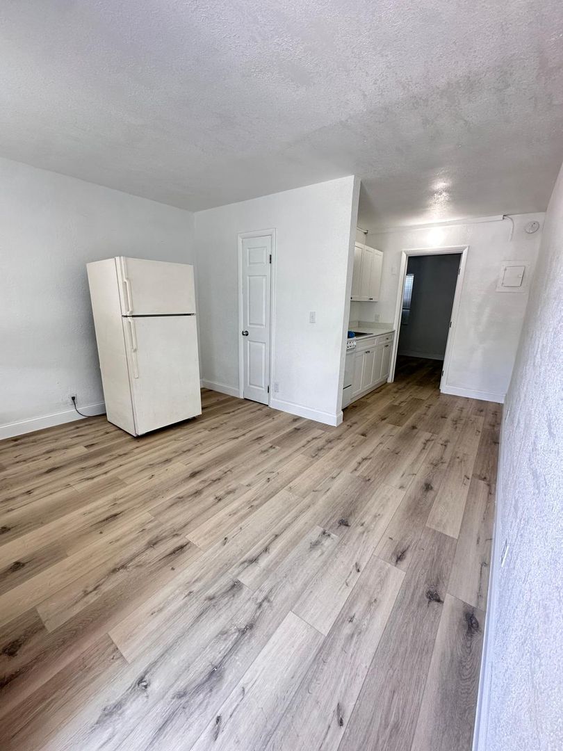 Hallandale Beach Apartment: 539 NW 1st Ave