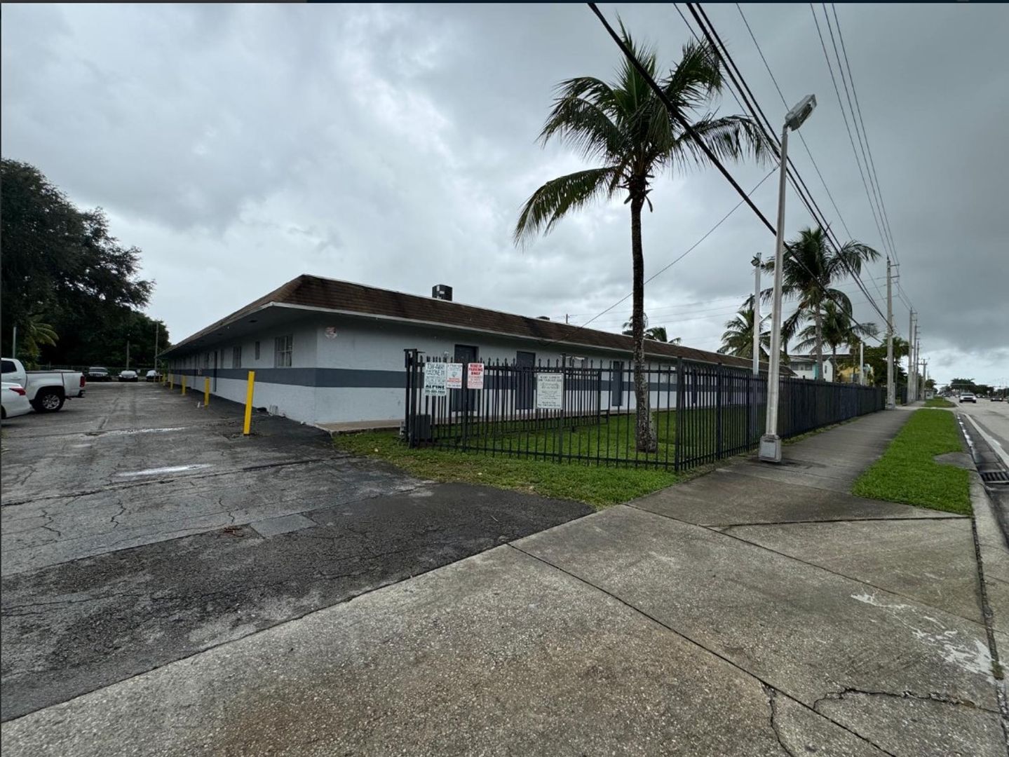 Miami Gardens Apartment: 1990 NW 183rd St