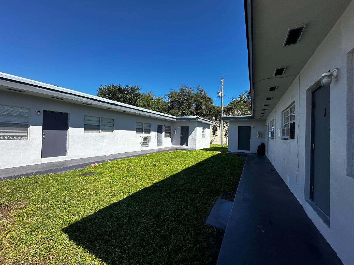 Dania Beach Apartment: 129 SW 5th CT