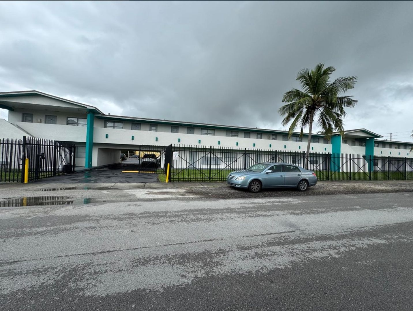 Miami Gardens Apartment: 18200 NW 20th Ave
