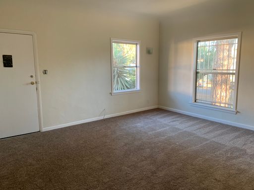 One Bedroom/One Bathroom In Leimert Park-2nd Fl – photo 1