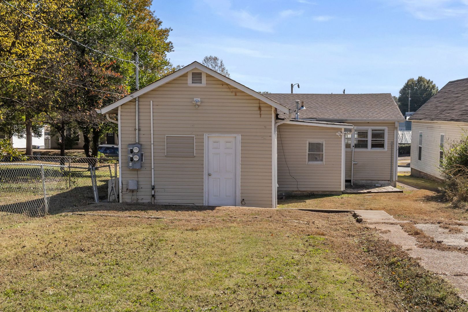 FLORENCE Apartment: 801 E. MOBILE STREET