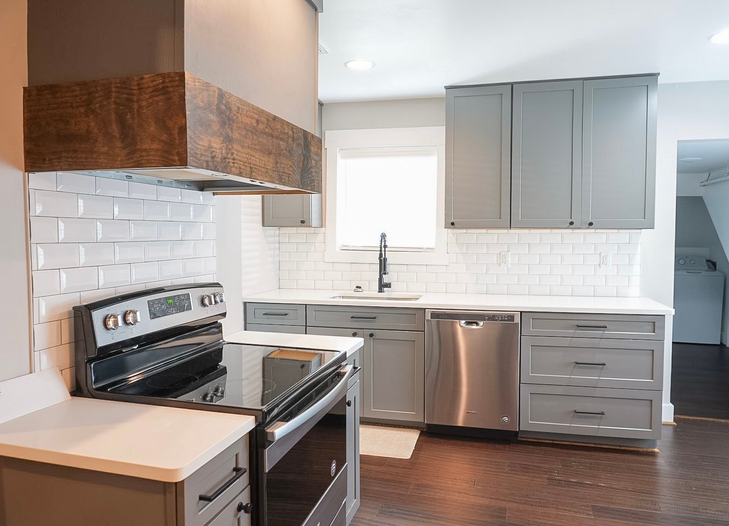 FLORENCE Apartment: 901 N. WOOD AVENUE